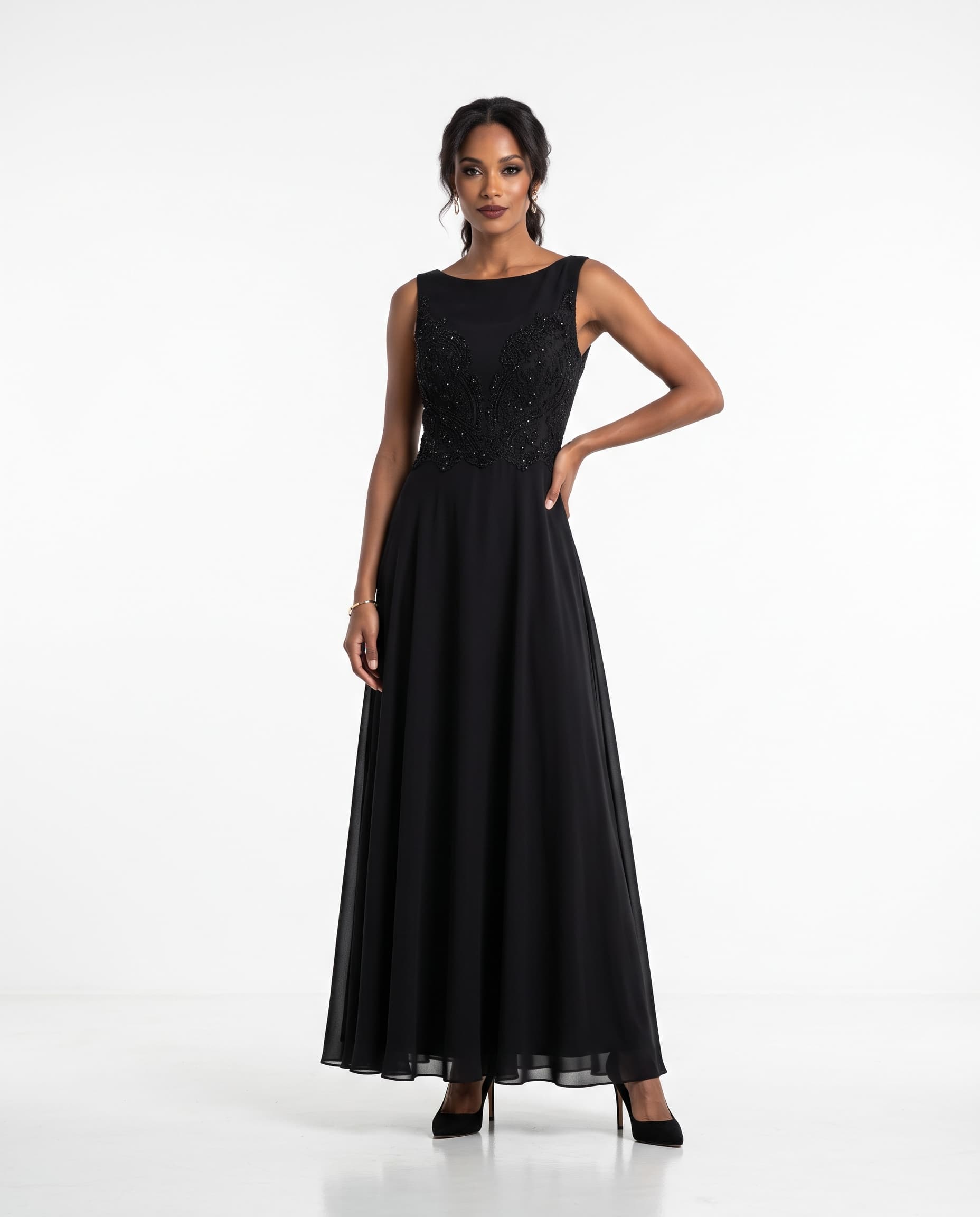 Moda — sukienka na modelu